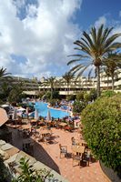 El pueblo de Corralejo en Fuerteventura. Corralejo Bay Hotel pool. Haga clic para ampliar la imagen.