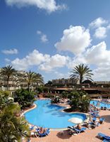 A aldeia de Corralejo em Fuerteventura. Piscina do hotel Corralejo Bay. Clicar para ampliar a imagem.