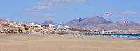 Het dorp Costa Calma in Fuerteventura. Het vakantieoord (auteur Hansueli Krapf). Klikken om het beeld te vergroten.