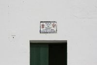 Le village de Femés à Lanzarote. Plaque commémorative de la Phalange (auteur Frank Vincentz). Cliquer pour agrandir l'image.