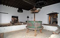 Le village de La Geria à Lanzarote. Un pressoir à la bodega Rubicón. Cliquer pour agrandir l'image.