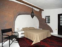 Het dorp Nazaret in Lanzarote. Slaapkamer van het troglodieten huis van Omar Sharif. Klikken om het beeld te vergroten.
