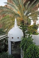 The village of Nazaret in Lanzarote. Aviary in the gardens of Lagomar. Click to enlarge the image.