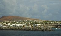 A aldeia de Playa Blanca em Lanzarote. O porto. Clicar para ampliar a imagem.