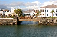 A aldeia de Playa Blanca em Lanzarote. A área da Marina Rubicón (autor Frank Vincentz). Clicar para ampliar a imagem.