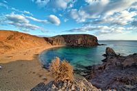 Das Dorf Playa Blanca auf Lanzarote. La Playa de Papagayo (Lviatour Autor). Klicken, um das Bild zu vergrößern