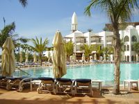 Het dorp Playa Blanca in Lanzarote. Het hotel Princesa Yaiza (auteur Sterilgutassistentin). Klikken om het beeld te vergroten.