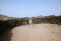 El pueblo de Pozo Negro Fuerteventura. En un recinto de pueblo guanche de La Atalayita (autor Frank Vincentz). Haga clic para ampliar la imagen.