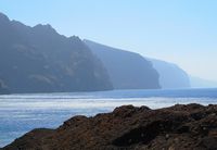 Das Dorf Puerto de Santiago auf Teneriffa. Cliff von Los Gigantes. Klicken, um das Bild zu vergrößern