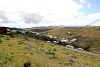 Het dorp Los Valles in Lanzarote. Bekijken vanuit het oogpunt van Los Valles (auteur Frank Vincentz). Klikken om het beeld te vergroten.