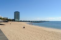 The city of Arrecife in Lanzarote. The beach of Reducto. Click to enlarge the image.