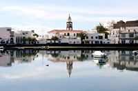 La ville d'Arrecife à Lanzarote. La lagune de Saint-Genès (auteur Frank Vincentz). Cliquer pour agrandir l'image.