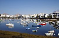 De stad Arrecife in Lanzarote. De lagune van Sint-Genesius (auteur Balou46). Klikken om het beeld te vergroten.