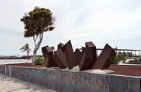 La ciudad de Arrecife en Lanzarote. El Monumento a la Cosa (Monumento al Cacharro) (autor Frank Vincentz). Haga clic para ampliar la imagen.