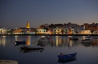 La ciudad de Arrecife en Lanzarote. El Charco de San Ginés, en la noche. Haga clic para ampliar la imagen.