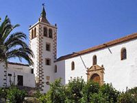 Die Stadt Betancuria in Fuerteventura. Die Kathedrale von St. Maria von Betancuria (Autor Büro Kanarischen Tourismus). Klicken, um das Bild zu vergrößern