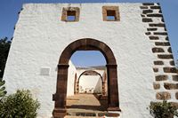 A cidade de Betancuria em Fuerteventura. As ruínas da igreja do Mosteiro de São Boaventura (Convento de San Buenaventura). Clicar para ampliar a imagem.