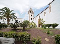 De stad Betancuria in Fuerteventura. De Santa María kerk. Klikken om het beeld te vergroten.