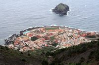 La ciudad de Garachico en Tenerife. Visto desde la montaña. Haga clic para ampliar la imagen.