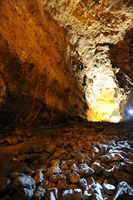 De grot Cueva de los Verdes in Haría in Lanzarote. Een slang. Klikken om het beeld te vergroten.