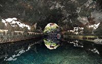 Les gouffres de Jameos del Agua à Haría à Lanzarote. Lac souterrain. Cliquer pour agrandir l'image.