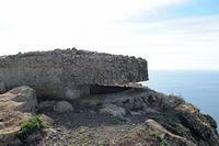 De stad Haría in Lanzarote. De uitzichttoren van de Rio (Mirador del Río). Bunker van artillerie. Klikken om het beeld te vergroten.