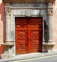 La città di La Orotava a Tenerife. Portal de la casa mesa. Clicca per ingrandire l'immagine.
