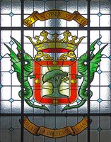 La città di La Orotava a Tenerife. Municipio, vetro colorato. Clicca per ingrandire l'immagine.