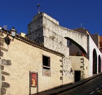 Die Stadt La Orotava auf Teneriffa. Aquädukt Mühlen. Klicken, um das Bild zu vergrößern