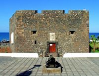 De stad Puerto de la Cruz in Tenerife. Castillo San Felipe. Klikken om het beeld te vergroten.