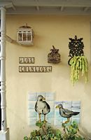 Das ethnographische Museum Tanit in San Bartolomé auf Lanzarote. Eingesperrte Vögel. Klicken, um das Bild zu vergrößern