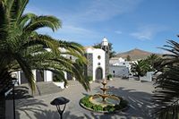 A cidade de San Bartolome em Lanzarote. Igreja de São Bartolomeu. Clicar para ampliar a imagem.
