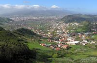 De stad San Cristóbal de la Laguna in Tenerife. Gezien vanaf het Massief van Anaga. Klikken om het beeld te vergroten.