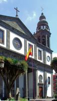La città di San Cristóbal de La Laguna a Tenerife. La facciata della cattedrale. Clicca per ingrandire l'immagine.