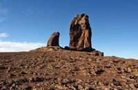 La ciudad de Tejeda en Gran Canaria. La roche Nublo. Haga clic para ampliar la imagen.