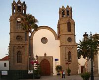 De stad Telde in Gran Canaria. De kerk van Sint-Johannes de Doper. Klikken om het beeld te vergroten.