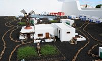 La ville de Tías à Lanzarote. Crèche avec moulin femelle (Molina de Mácher). Cliquer pour agrandir l'image.