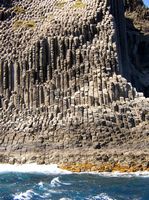 A cidade de Vallehermoso em La Gomera. Los Organos. Clicar para ampliar a imagem.