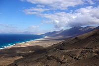 O parque natural de Jandía em Fuerteventura. O arco de Cofete (autor Mark Eckert). Clicar para ampliar a imagem em Flickr (novo guia).