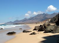 Il villaggio di Cofete a Fuerteventura. Cofete Beach (autore Selim Moreiro). Clicca per ingrandire l'immagine in Panoramio (nuova unghia).