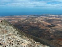 El pueblo de Vallebrón en Fuerteventura. Vista desde la Montaña de la Muda (autor Bergfex1962). Haga clic para ampliar la imagen en Panoramio (nueva pestaña).