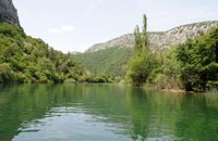 La rivière Cetina en Croatie. Le cours inférieur de la Cetina. Cliquer pour agrandir l'image dans Adobe Stock (nouvel onglet).