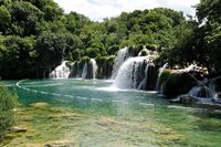 La cascada de Skradinski Buk sobre el Krka. Haga clic para ampliar la imagen en Adobe Stock (nueva pestaña).