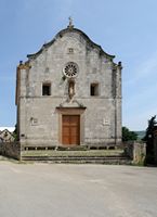 Le village de Škrip, île de Brač en Croatie. L'église Sainte-Hélène. Cliquer pour agrandir l'image dans Adobe Stock (nouvel onglet).
