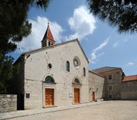 La ville de Bol, île de Brač, en Croatie. Le monastère Saint-Dominique. Cliquer pour agrandir l'image dans Adobe Stock (nouvel onglet).