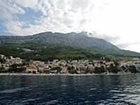 La ville de Brela en Croatie. Marina de Soline. Cliquer pour agrandir l'image dans Adobe Stock (nouvel onglet).