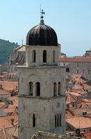 La ville close de Dubrovnik en Croatie. Quartier des Dominicains. Clocher du couvent des Dominicains. Cliquer pour agrandir l'image dans Adobe Stock (nouvel onglet).