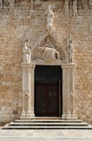 La ville close de Dubrovnik en Croatie. Quartier des Franciscains. Église des Franciscains. Cliquer pour agrandir l'image dans Adobe Stock (nouvel onglet).