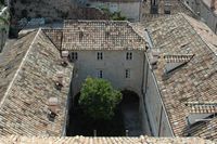 La ville close de Dubrovnik en Croatie. Quartier des Franciscains. Cloître gothique. Cliquer pour agrandir l'image dans Adobe Stock (nouvel onglet).