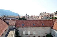 La ville close de Dubrovnik en Croatie. Quartier des Franciscains. Monastère Sainte-Claire. Cliquer pour agrandir l'image dans Adobe Stock (nouvel onglet).